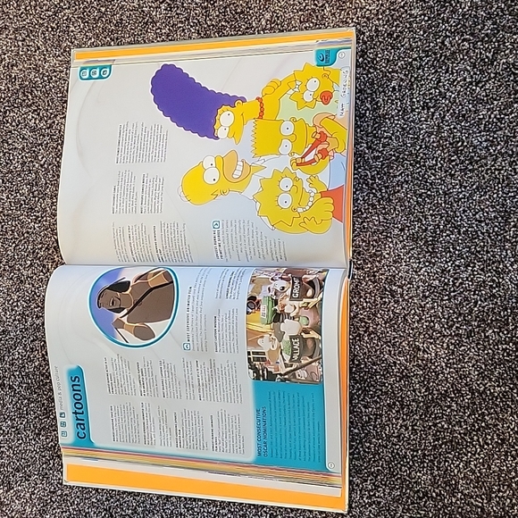 Guinness World Records 2000 Hardcover Book - Picture 2 of 3